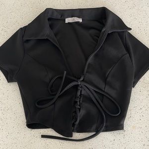 This is a black top in the brand “A3 design”!